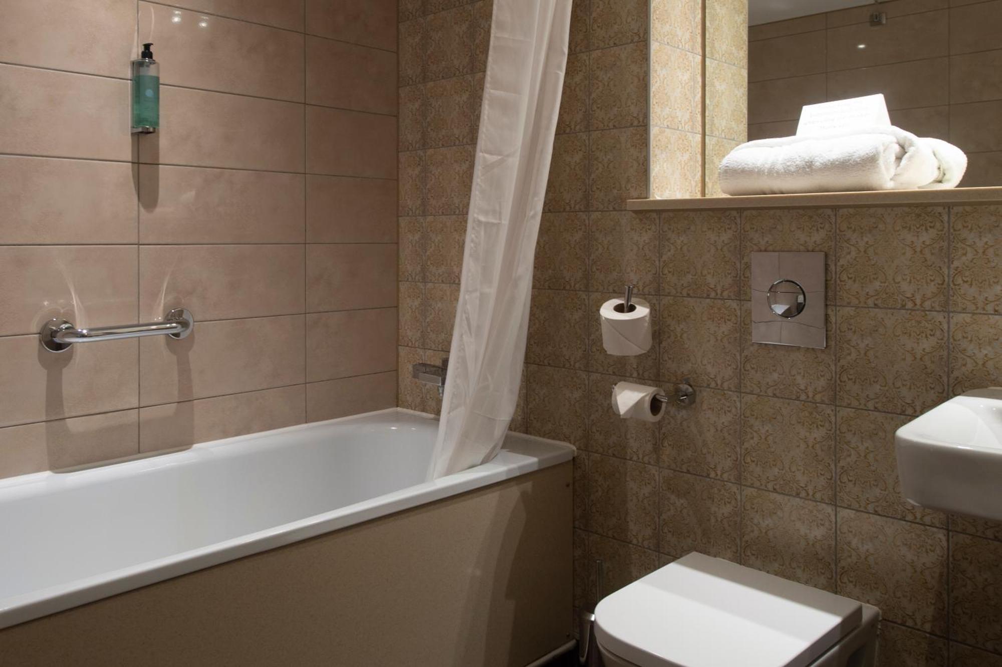 Sandford House Hotel Wetherspoon Huntingdon Buitenkant foto