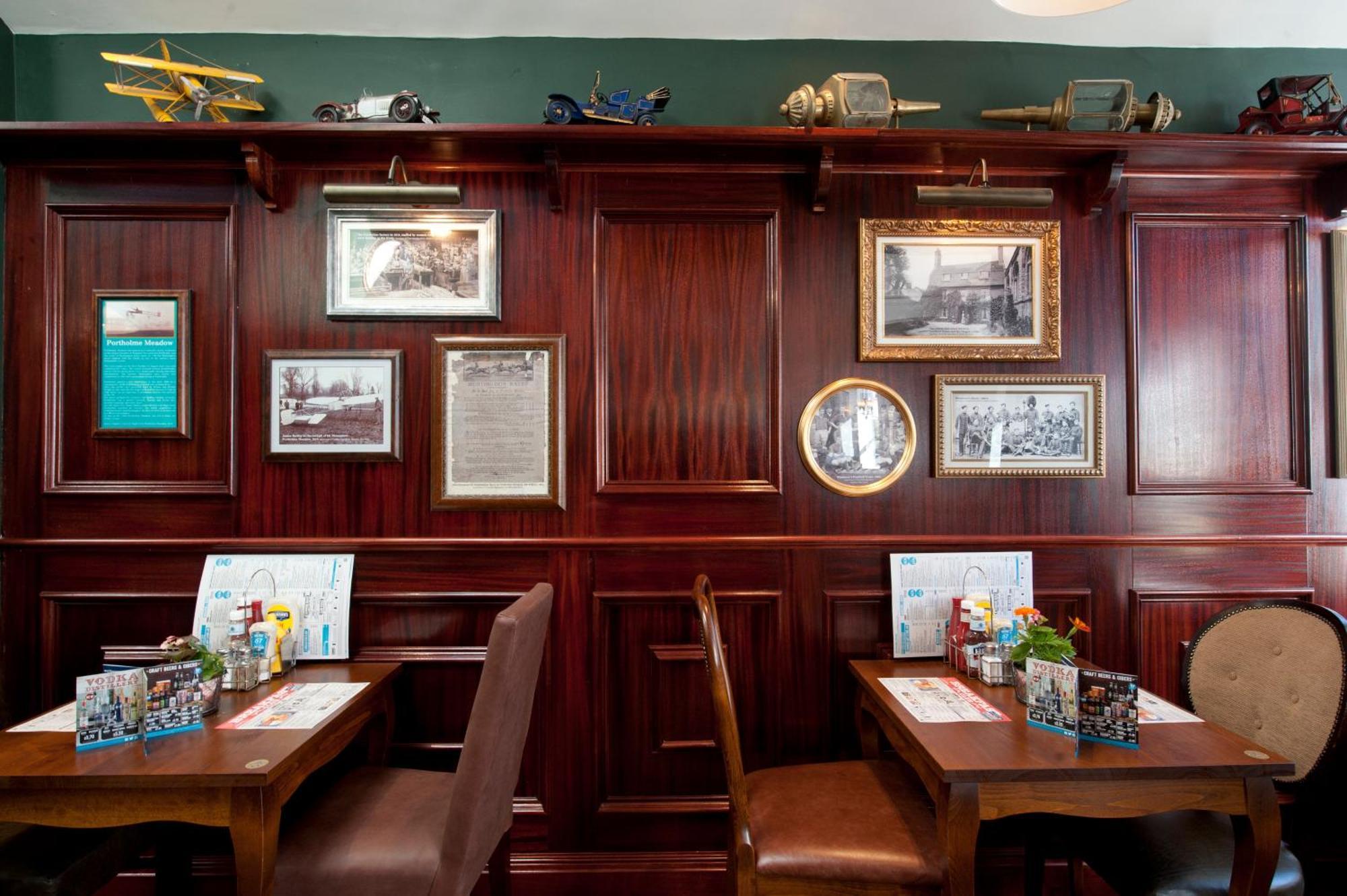 Sandford House Hotel Wetherspoon Huntingdon Buitenkant foto