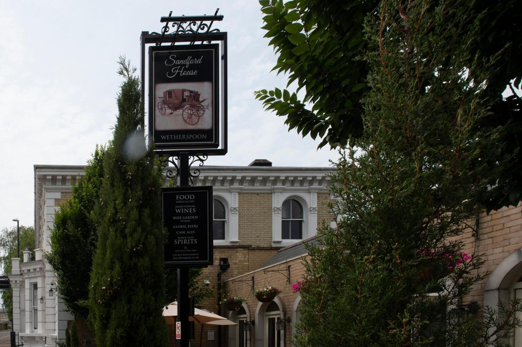 Sandford House Hotel Wetherspoon Huntingdon Buitenkant foto