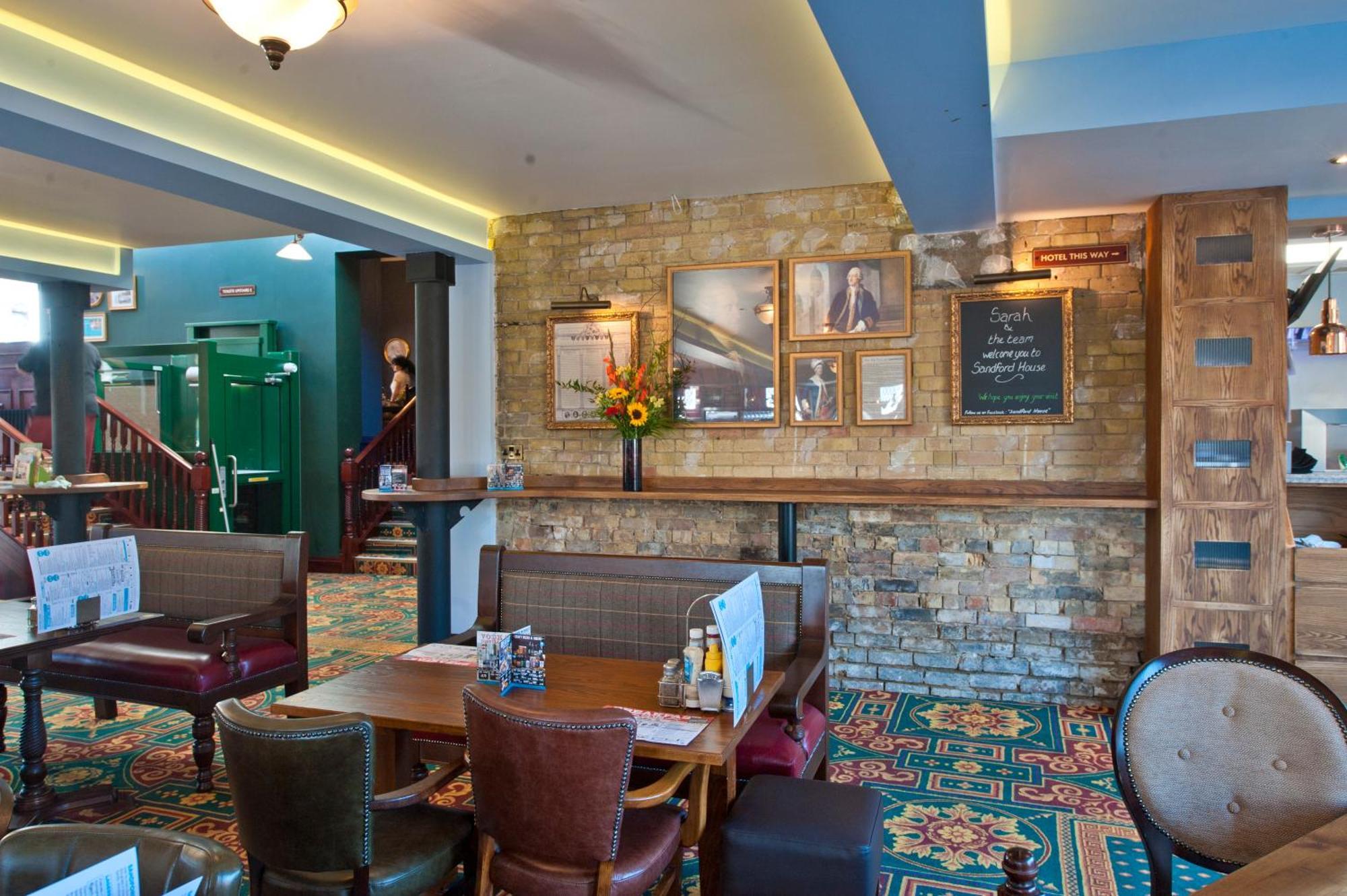 Sandford House Hotel Wetherspoon Huntingdon Buitenkant foto