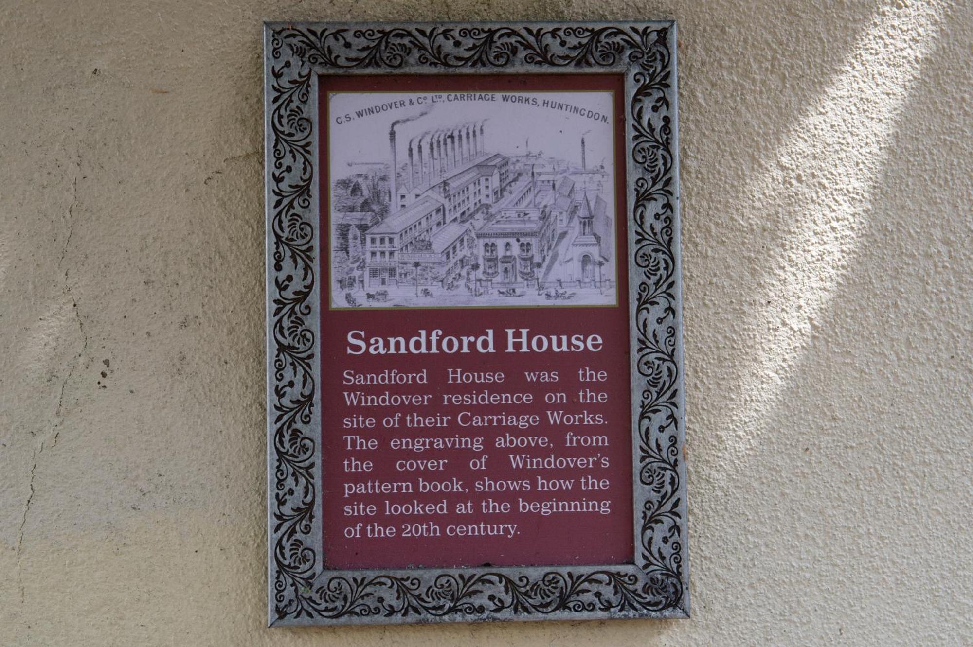Sandford House Hotel Wetherspoon Huntingdon Buitenkant foto