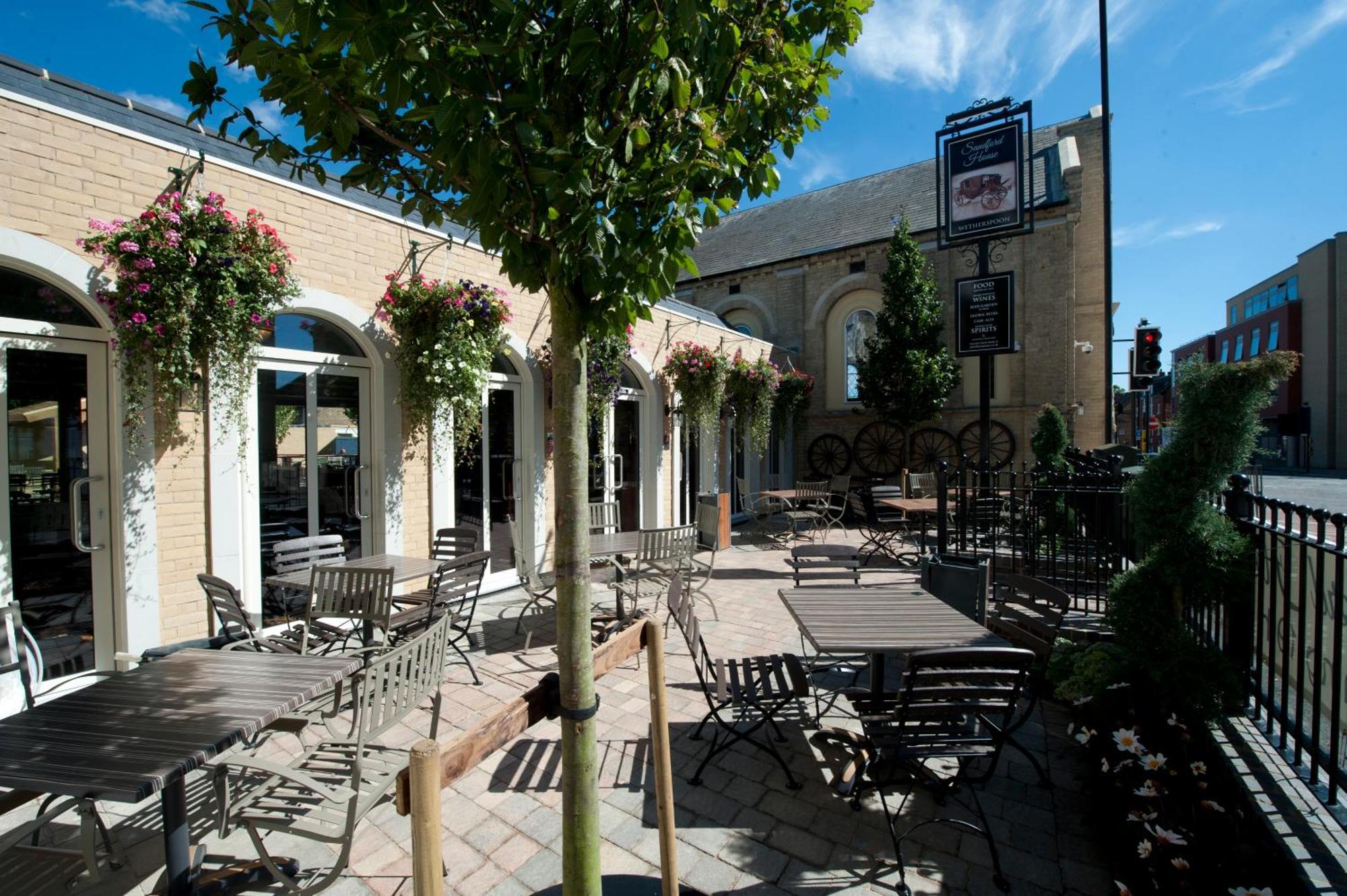 Sandford House Hotel Wetherspoon Huntingdon Buitenkant foto