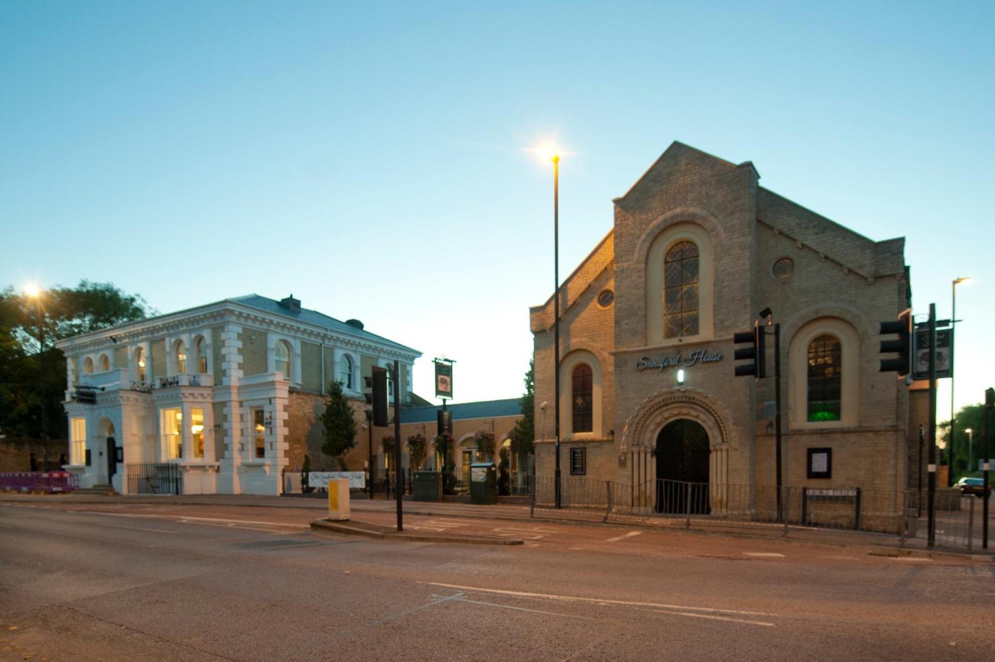 Sandford House Hotel Wetherspoon Huntingdon Buitenkant foto