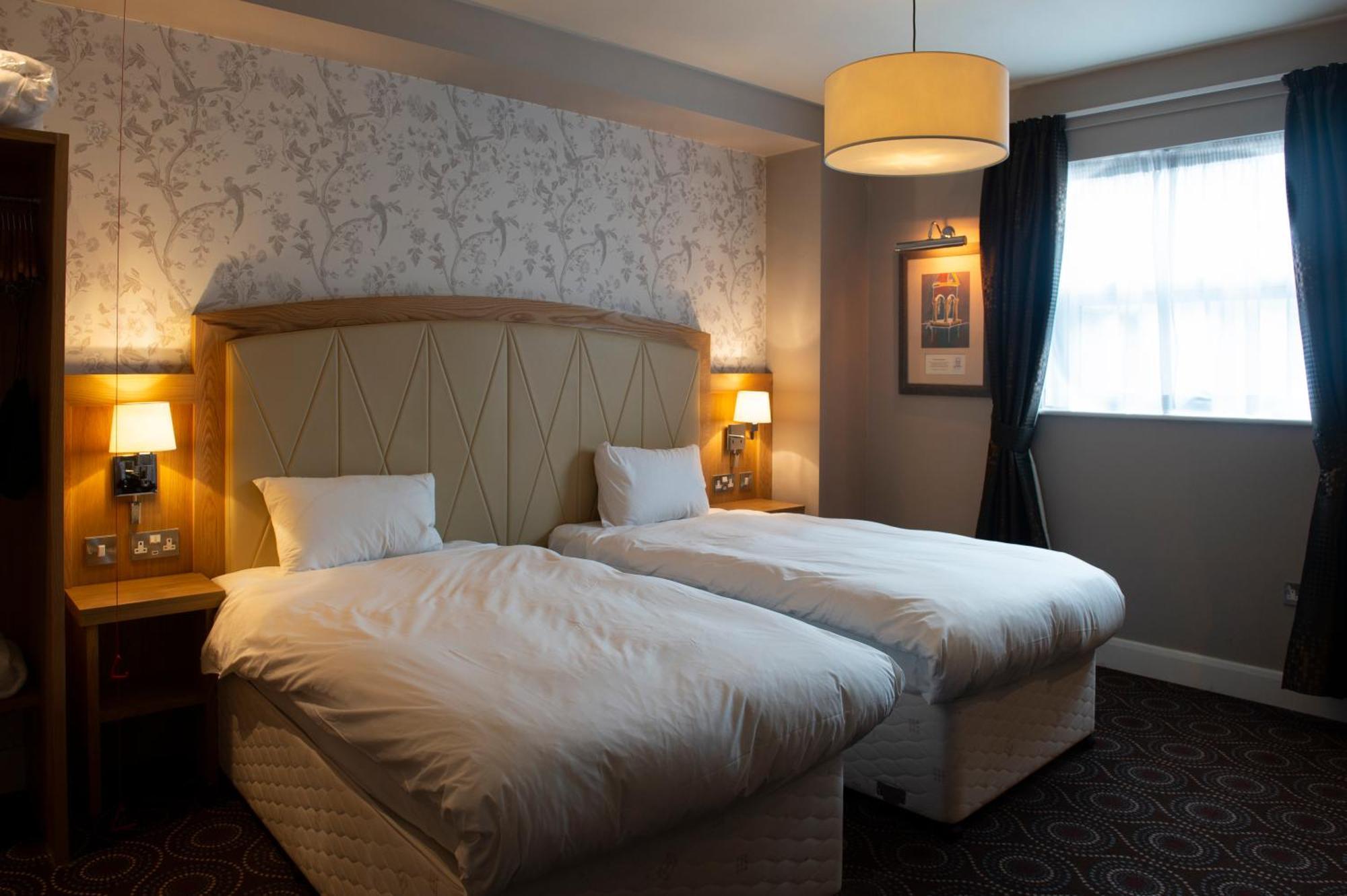 Sandford House Hotel Wetherspoon Huntingdon Buitenkant foto