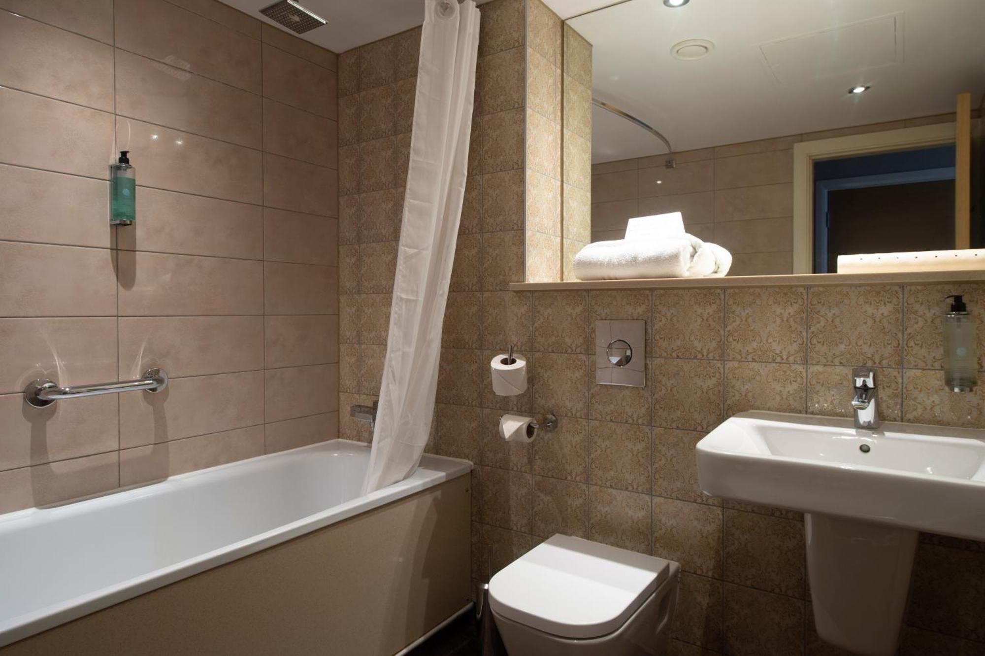 Sandford House Hotel Wetherspoon Huntingdon Buitenkant foto