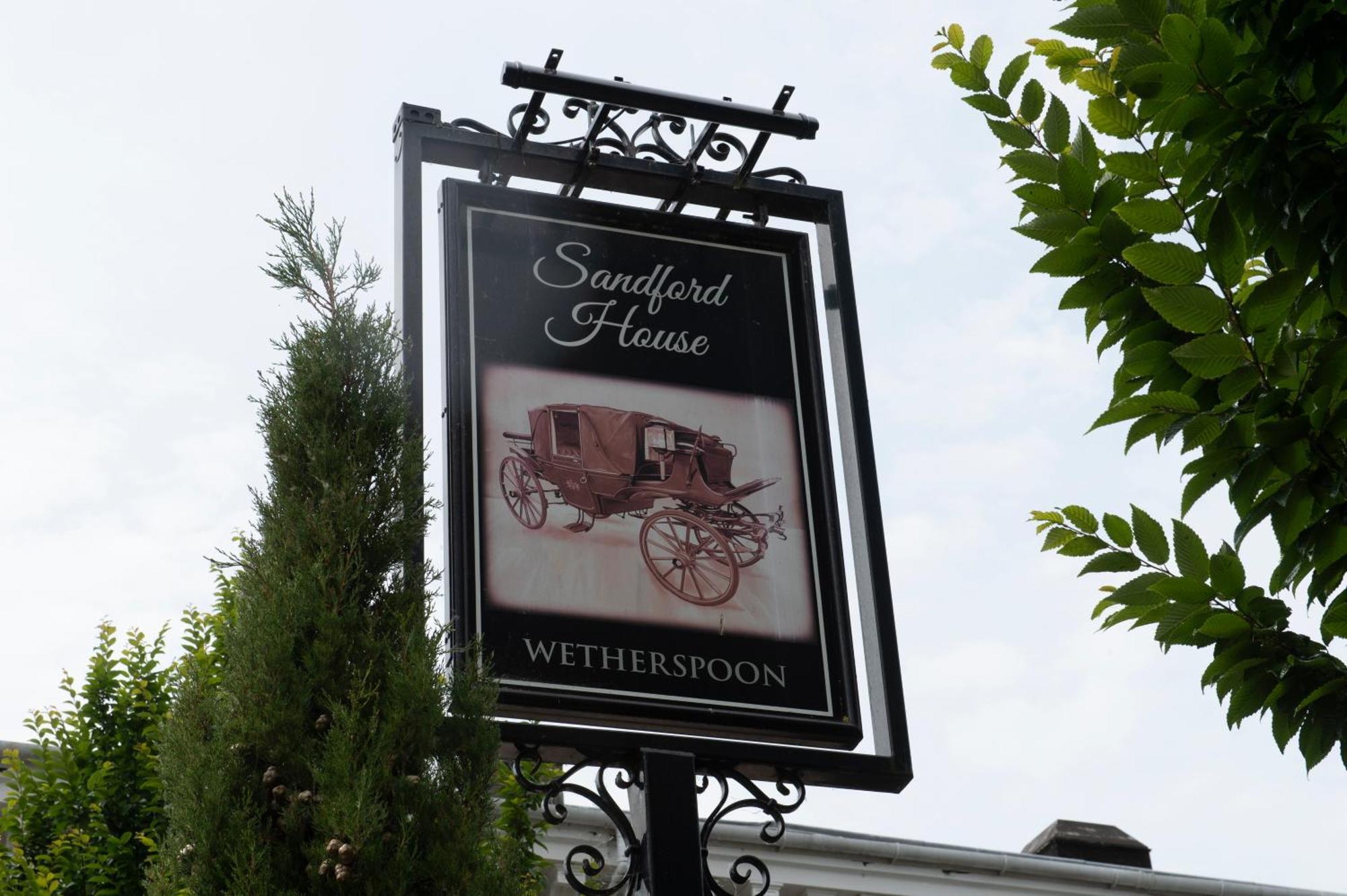 Sandford House Hotel Wetherspoon Huntingdon Buitenkant foto