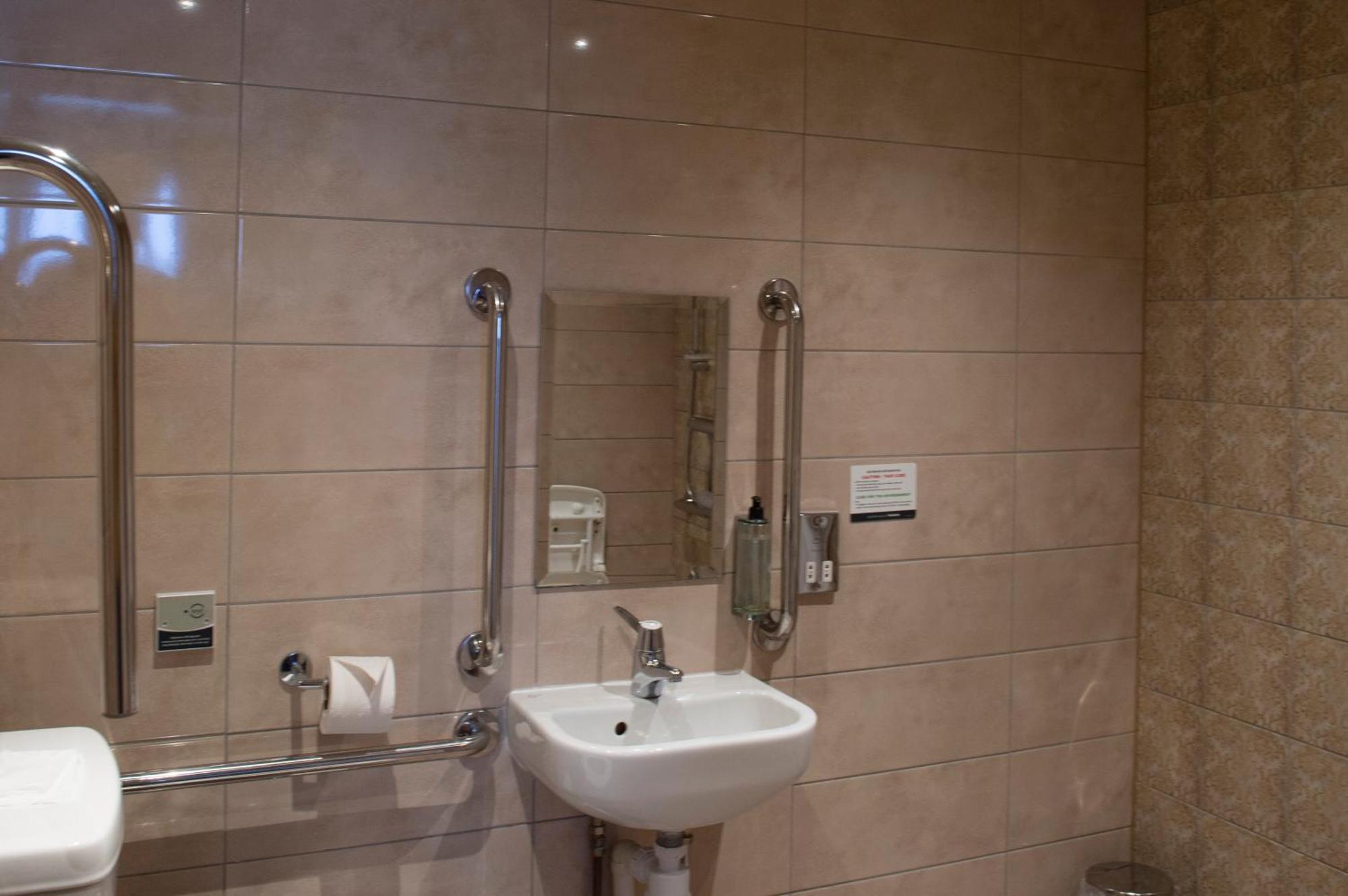 Sandford House Hotel Wetherspoon Huntingdon Buitenkant foto
