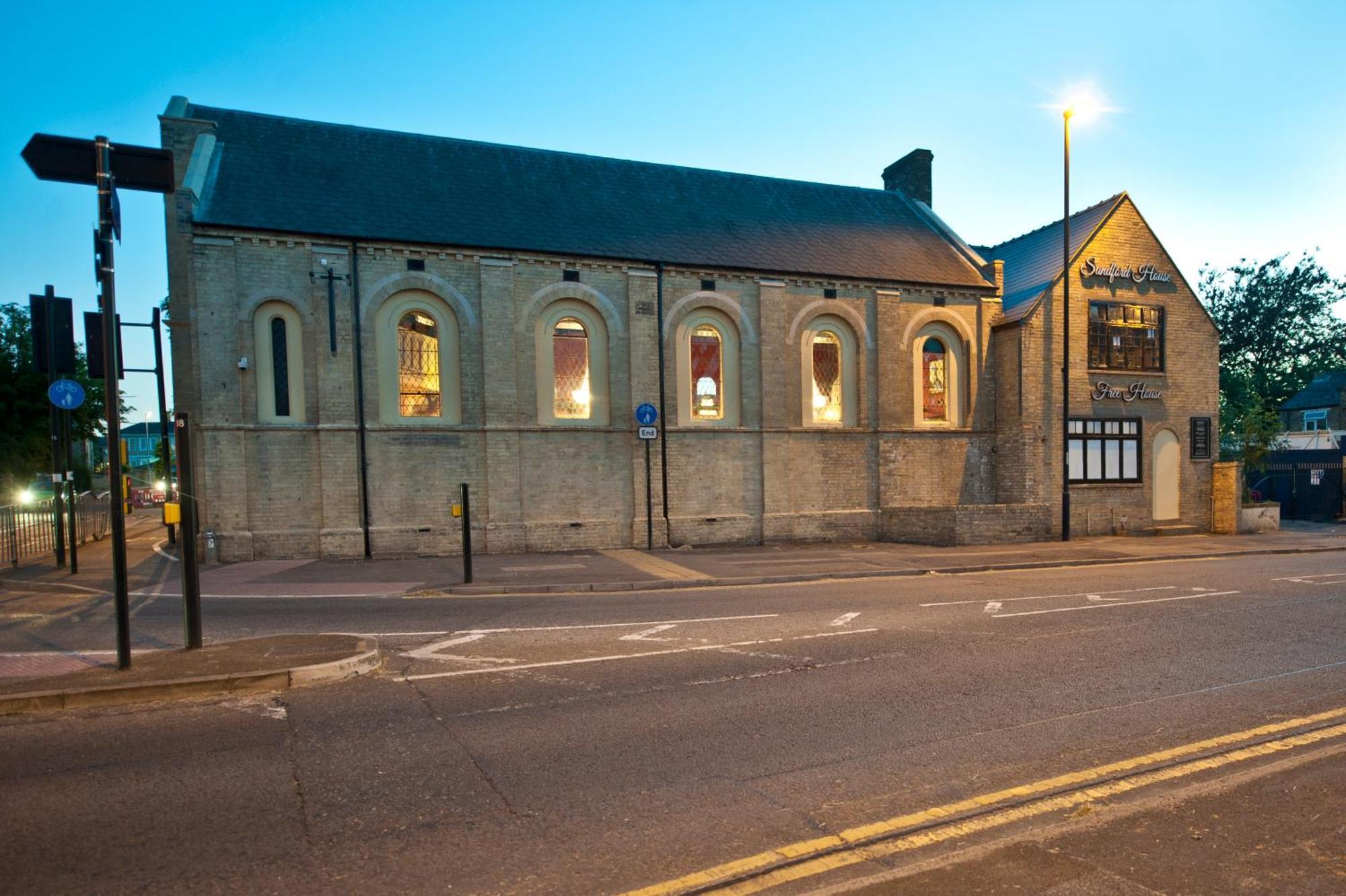Sandford House Hotel Wetherspoon Huntingdon Buitenkant foto