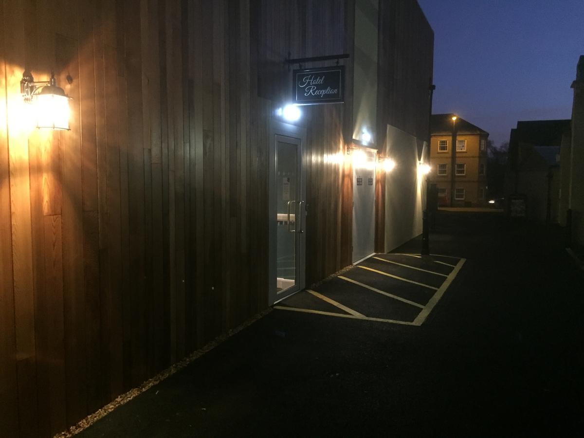 Sandford House Hotel Wetherspoon Huntingdon Buitenkant foto